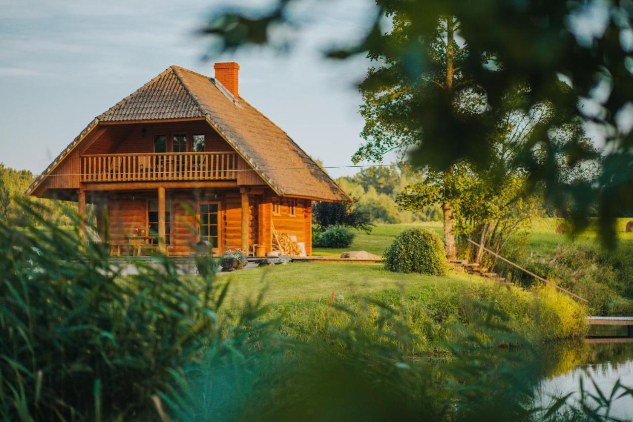 Brivdienu Maja Ar Pirti "Strautkalni" Ieriki Exterior photo