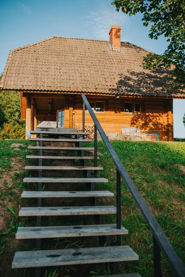 Brivdienu Maja Ar Pirti "Strautkalni" Ieriki Exterior photo